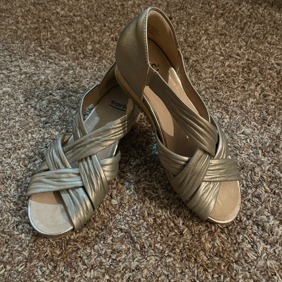 Earth Womens Metallic Gold Sandals - Picture 1 of 5